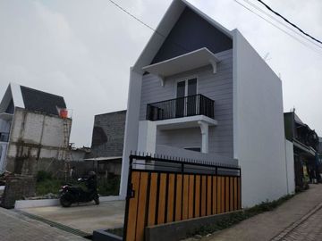 Rumah 2 lantai di Cihanjuang , Harga Cash hanya 495 juta