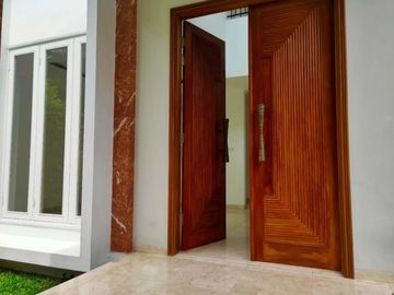 Rumah Mewah Hoek Bintaro Sektor 1 Siap Huni ada Kolam Renang