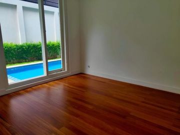 Rumah Mewah Hoek Bintaro Sektor 1 Siap Huni ada Kolam Renang