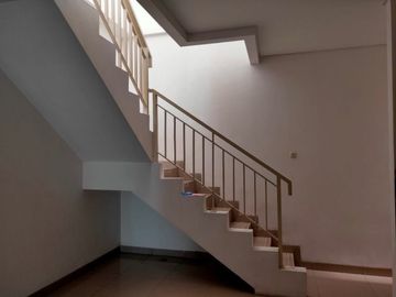 Rumah Mewah Hoek Bintaro Sektor 1 Siap Huni ada Kolam Renang