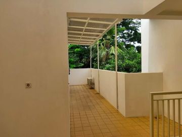 Rumah Mewah Hoek Bintaro Sektor 1 Siap Huni ada Kolam Renang
