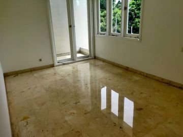 Rumah Mewah Hoek Bintaro Sektor 1 Siap Huni ada Kolam Renang