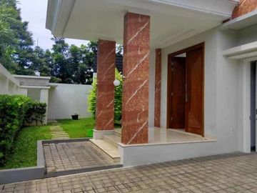 Rumah Mewah Hoek Bintaro Sektor 1 Siap Huni ada Kolam Renang