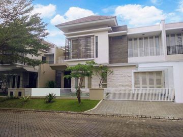 Rumah 2 Lantai Luas 240 di Araya Golf Boulevard kota Malang
