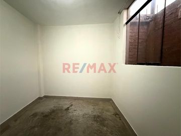 Venta Casa De 3 Pisos  – Urb. Alto Mochica