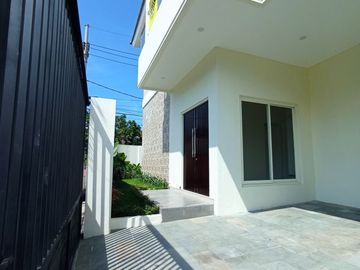 Rumah SUTOREJO Mulyosari Surabaya Dkt Bhaskara ITS Unair