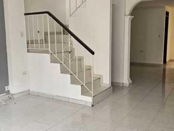 casa en venta en villa del prado. Cod V16907
