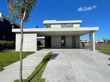 Casa en construcción  en Barrio Virazón - Nordelta