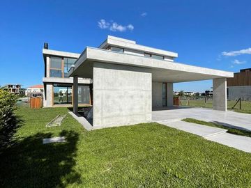 Casa en construcción  en Barrio Virazón - Nordelta
