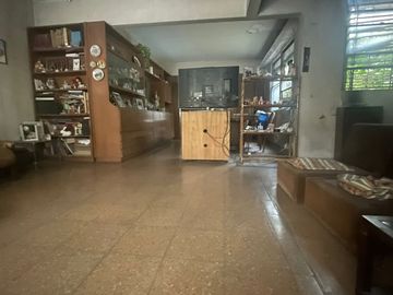Casa para 2 Familias en venta en Avellaneda Este