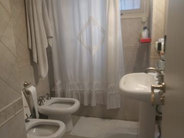 Casa para 2 Familias en venta en Avellaneda Este