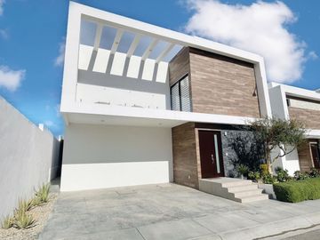 Casa con rooftop de 58 m2, sala de TV, casa club, spa, gimnasio, juegos, jacuzzi
