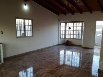 CHALET DE 3 AMBIENTES EN LOTE DE 10X46 EN VENTA - ITUZAINGO NORTE