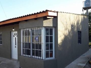 CHALET DE 3 AMBIENTES EN LOTE DE 10X46 EN VENTA - ITUZAINGO NORTE