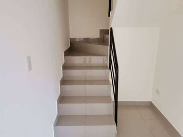 Casa de venta en la Urbanización Durán City, 4 dormitorios, de estreno.