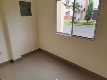 Casa de venta en la Urbanización Durán City, 4 dormitorios, de estreno.