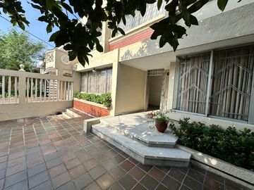 casa en venta en ciudad jardín. Cod V106046