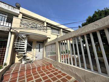 casa en venta en ciudad jardín. Cod V106046