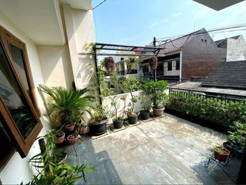 Rumah Mewah dalam Perum Seturan