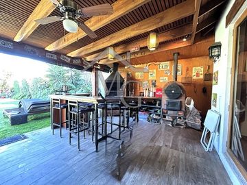 Casa en venta a pasos de colegio San José, Chicureo Colina