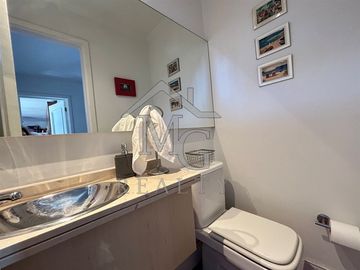Casa en venta a pasos de colegio San José, Chicureo Colina
