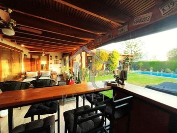 Casa en venta a pasos de colegio San José, Chicureo Colina