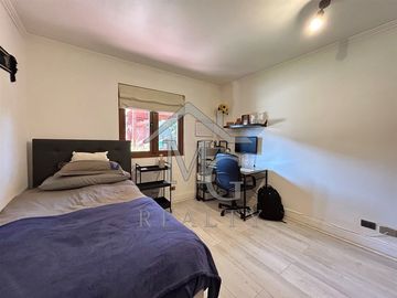 Casa en venta a pasos de colegio San José, Chicureo Colina
