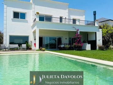Casa en Venta 6 ambientes Barrio El Canton Norte a la laguna.