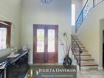 Casa en Venta 6 ambientes Barrio El Canton Norte a la laguna.