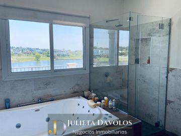 Casa en Venta 6 ambientes Barrio El Canton Norte a la laguna.