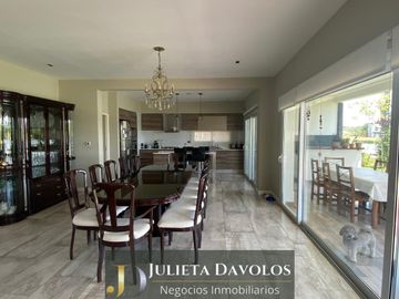 Casa en Venta 6 ambientes Barrio El Canton Norte a la laguna.