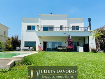 Casa en Venta 6 ambientes Barrio El Canton Norte a la laguna.