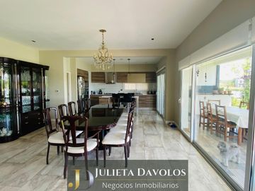 Casa en Venta 6 ambientes Barrio El Canton Norte a la laguna.