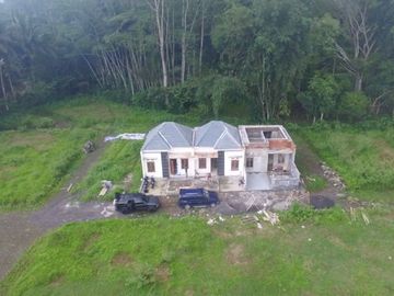 RUMAH CANTIK TEPI JALAN UTAMA DI SECANG MAGELANG