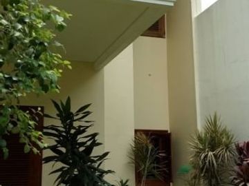 Rumah diJual di Simprug, Jakarta Selatan. Ada Kolam Renang