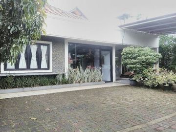 Dijual Rumah mewah Buat Usaha Cafe dan Resto masih beroperasi di Tomang