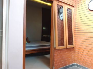 RUMAH DI JALAN KALIURANG KM 9 DALAM PERUMAHAN GREEN HILLS