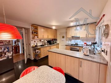 Casa en venta de 4 dorm. en PIEDRA ROJA CHICUREO Colina