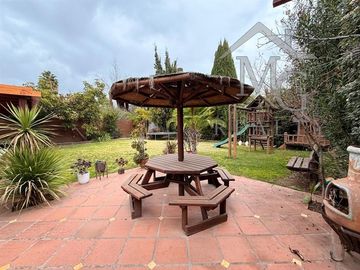 Casa en venta de 4 dorm. en PIEDRA ROJA CHICUREO Colina