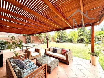 Casa en venta de 4 dorm. en PIEDRA ROJA CHICUREO Colina