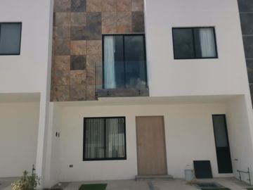 VENTA DE CASA NUEVA DESDE $ 2,350,000, LOMAS DE ANGELÓPOLIS, PUEBLA, PUE.