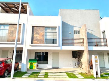 CASA EN VENTA CUAUTLANCINGO, FRACC. HACIENDA SISAL, PUEBLA