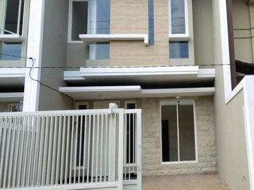 Rumah Mulyosari Utara Brand New, hadap utara, pln 2200wt