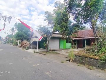 Tanah pekarangan Tepi Jalan Aspal Ceper, Wedomartani