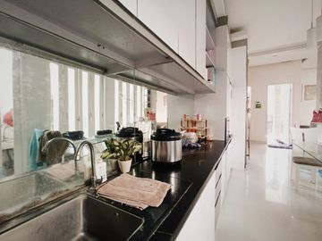 DIJUAL RUMAH SEMI VILLA DI DENPASAR DEKAT JALAN UTAMA DEKAT RENON