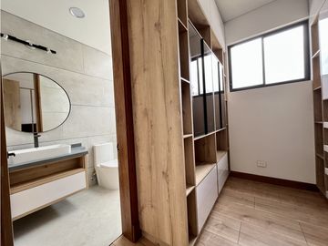 Venta de casa campestre en Llanogrande