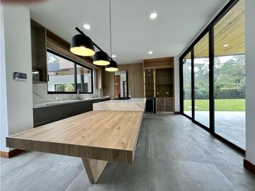 Venta de casa campestre en Llanogrande