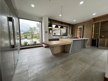 Venta de casa campestre en Llanogrande