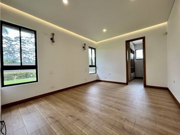 Venta de casa campestre en Llanogrande