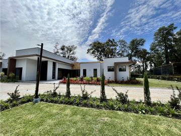 Venta de casa campestre en Llanogrande